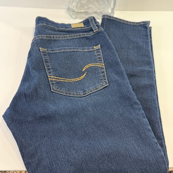 ✨Levi’s Signature Totally Shaping Skinny Jeans 👖 Women’s Size 6M ✨ - Picture 1 of 16